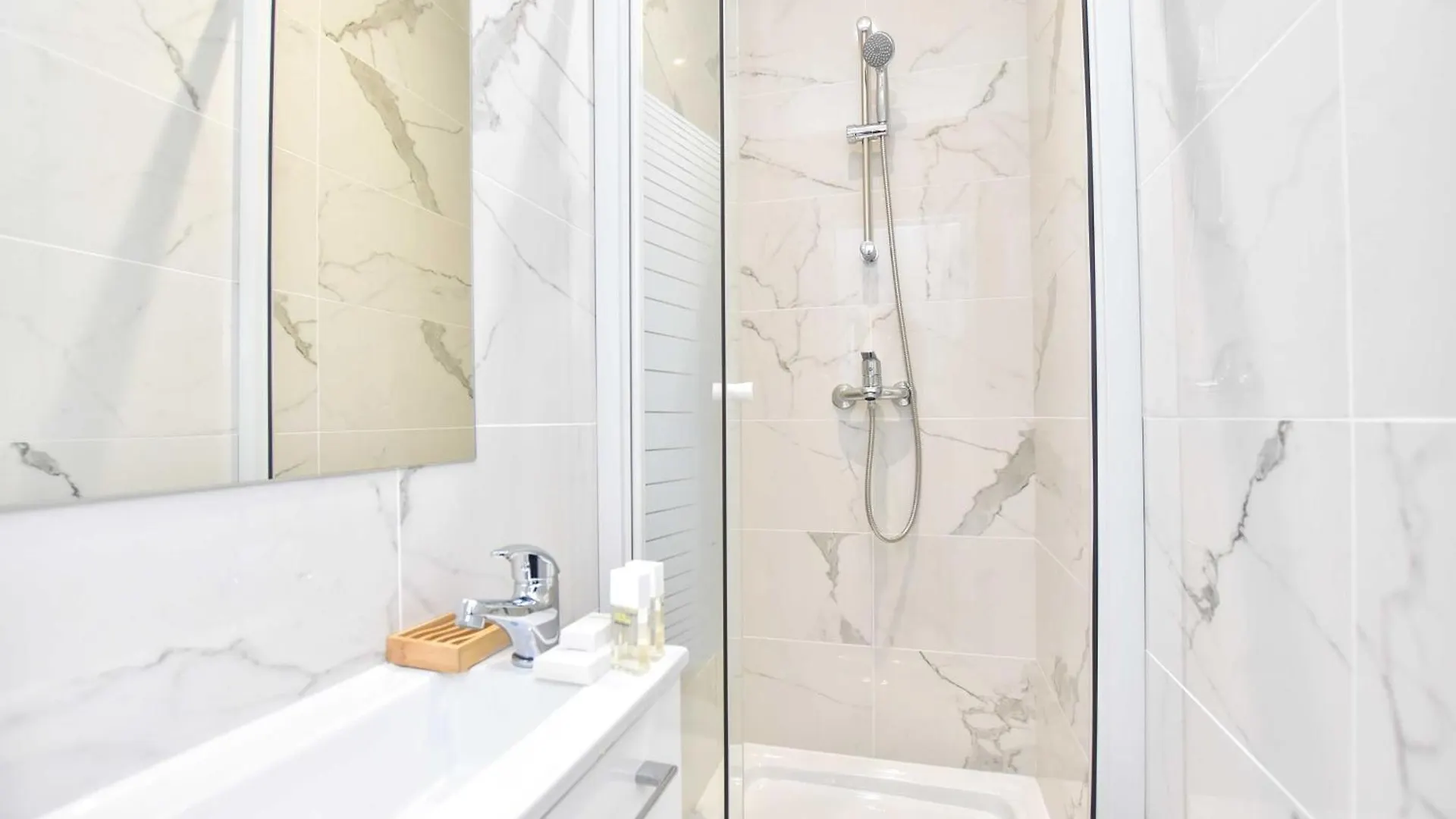 Family - 4br - 10p - Menilmontant * Paris